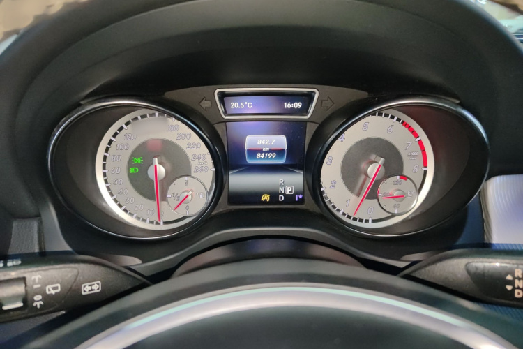 奔驰GLA 2016款 GLA 200 动感型局部细节14