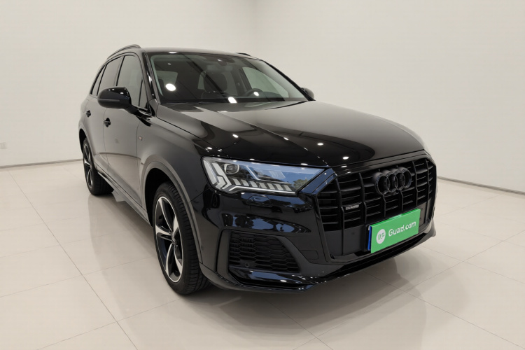 奥迪Q7 2022款 55 TFSI quattro S line运动型车身外观3