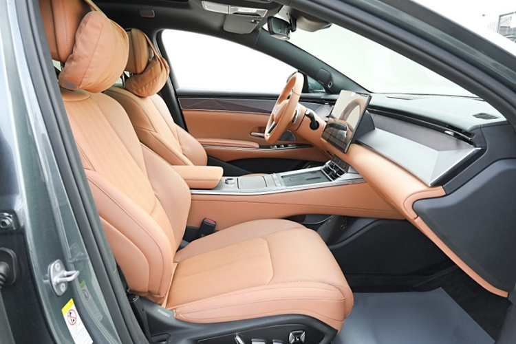 比亚迪 汉L 2025款 DM-p 四驱激光雷达旗舰型中控内饰7011