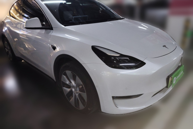 特斯拉 Model Y 2022款 长续航全轮驱动版车身外观3