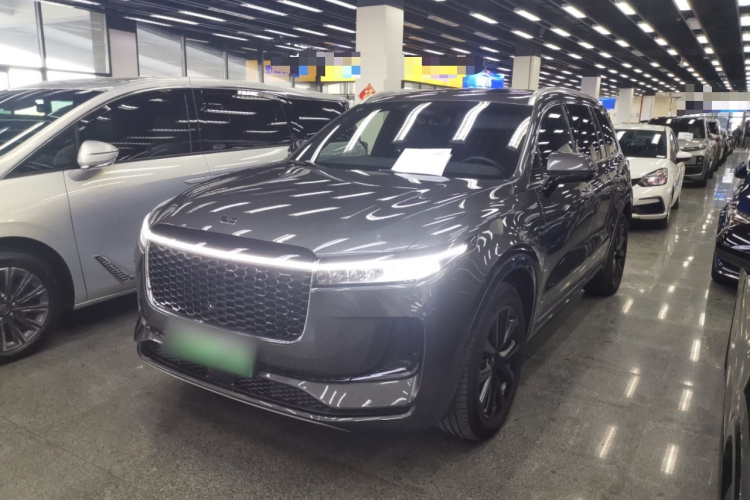 理想汽车 理想ONE 2021款 增程6座版车身外观1