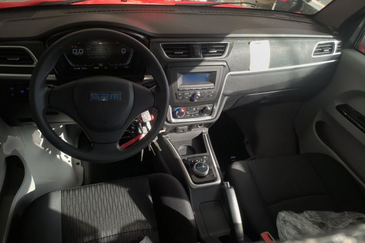 SRM鑫源 好运 2025款 启航版  弗迪42.3kWh 305km 6座中控内饰12