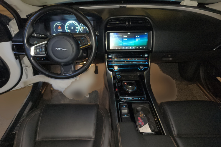 捷豹XEL 2018款 2.0T 250PS 尊享版中控内饰12