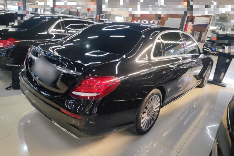 奔驰E级 2020款 改款 E 300 L 运动时尚型车身外观7
