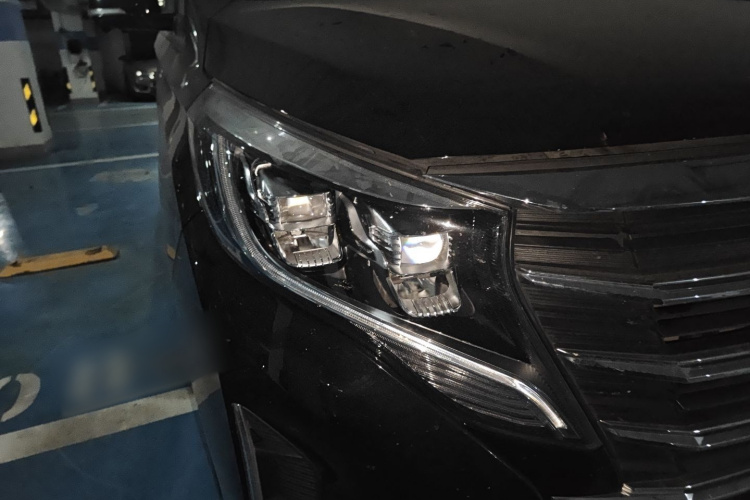 广汽传祺 传祺M8 2023款 领秀系列 390T 至尊版车身外观6001