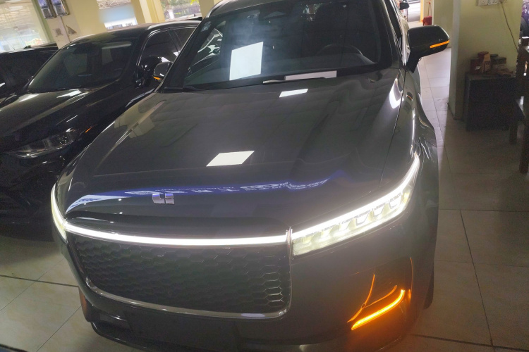 理想汽车 理想ONE 2021款 增程6座版车身外观2