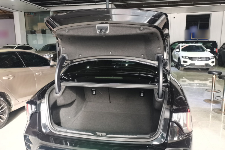 领克03 2023款 1.5TD DCT劲Pro机舱底盘23