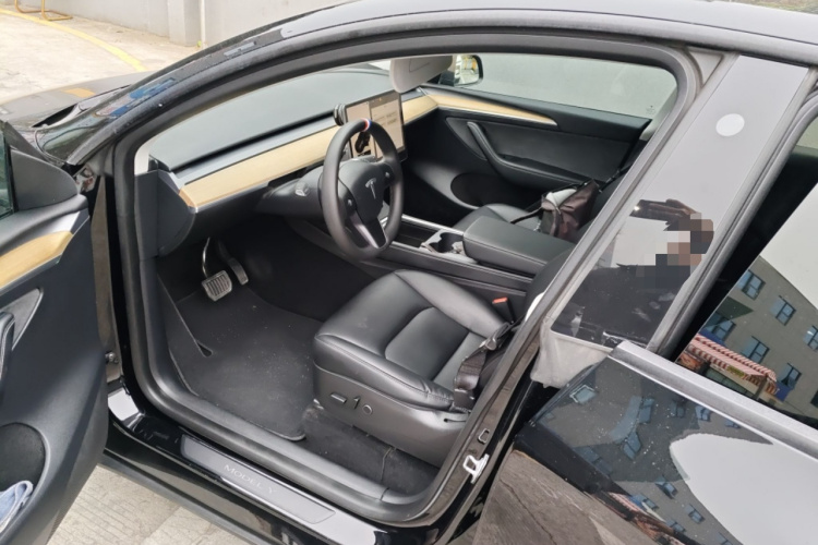 特斯拉 Model Y 2022款 后轮驱动版中控内饰20