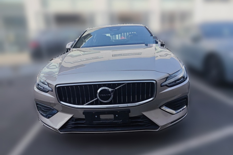 沃尔沃S60 2025款 B4 智逸豪华版车身外观2