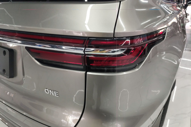 理想汽车 理想ONE 2020款 增程7座版车身外观9