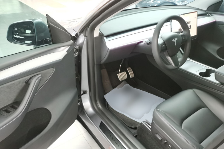 特斯拉 Model Y 2024款 Performance高性能版中控内饰7003