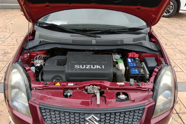 铃木 雨燕 2013款 1.5L 自动20周年限量版机舱底盘24