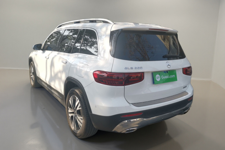 奔驰GLB 2025款 GLB 220 动感型车身外观5