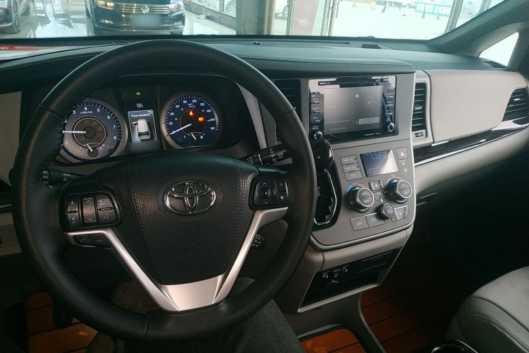 丰田Sienna（平行进口） 中控内饰12