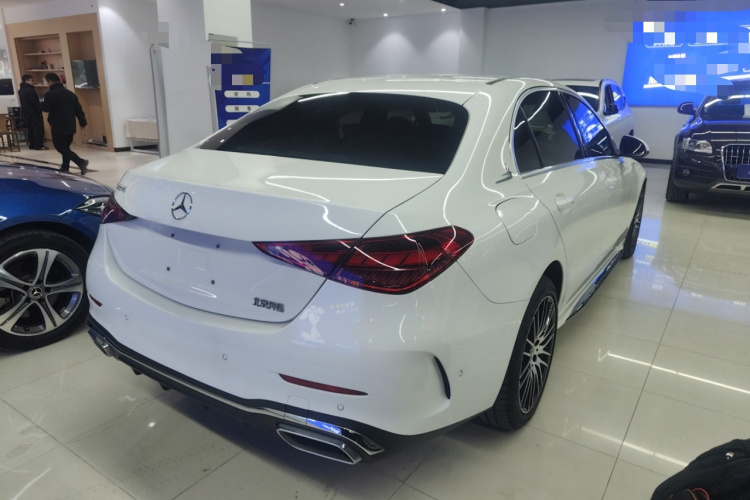 奔驰C级 2023款 改款 C 200 L 运动版车身外观7