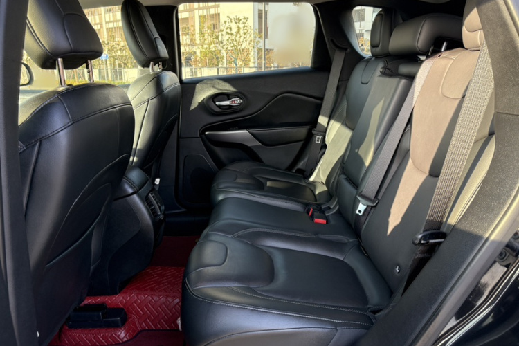 Jeep 自由光 2019款 2.0T 两驱智享版 国V中控内饰7004