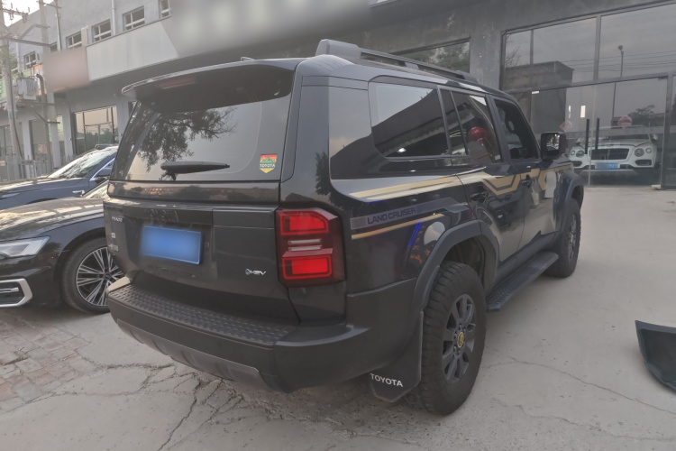 丰田 普拉多 2024款 2.4T 悍野WX版 6座车身外观7