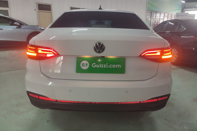 大众 朗逸 2023款 改款 1.5L 自动得逸版车身外观6