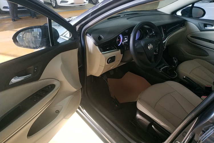 别克 威朗 2015款 三厢 15S 手动进取型中控内饰20