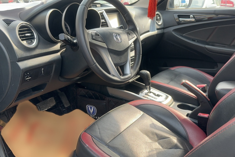 长安 逸动 2013款 1.6L 自动俊酷型 国IV中控内饰7001