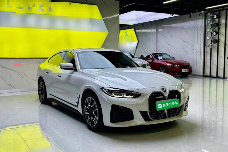 宝马i4 2023款 eDrive35车身外观3