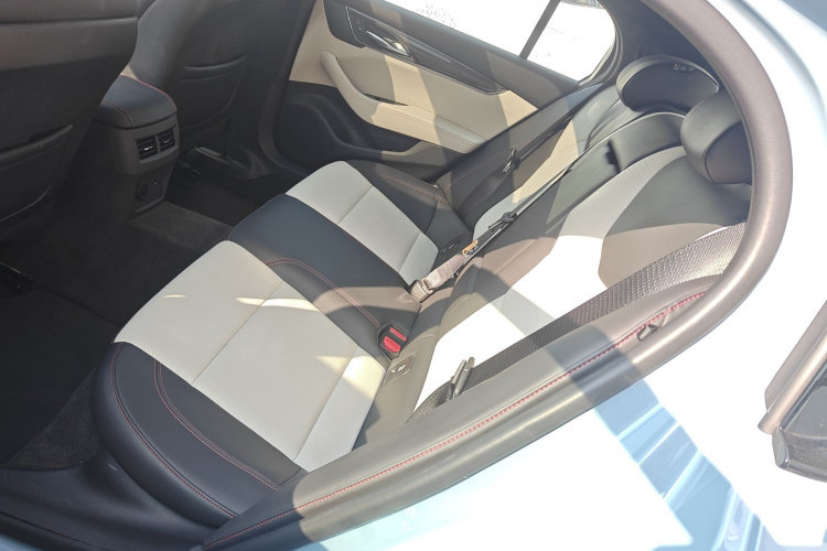 凯迪拉克CT5 2025款 28T 赛道性能版+巅峰赛道选装包中控内饰21