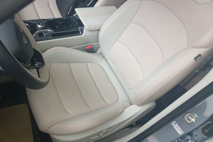 吉利汽车 吉利icon 2023款 1.5TD 巧克力醇巧版中控内饰19