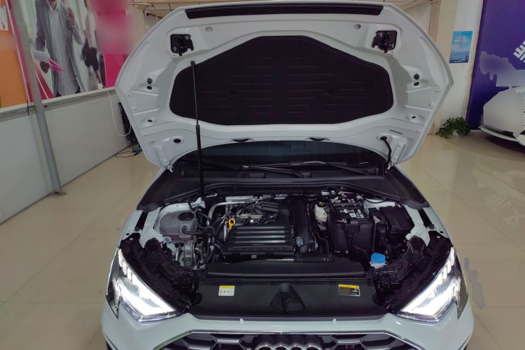 奥迪A3 2024款 A3L Limousine 35 TFSI 时尚运动型机舱底盘24