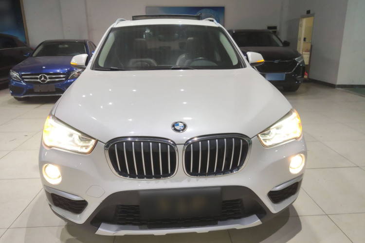 宝马X1 2018款 sDrive18Li 尊享型车身外观2