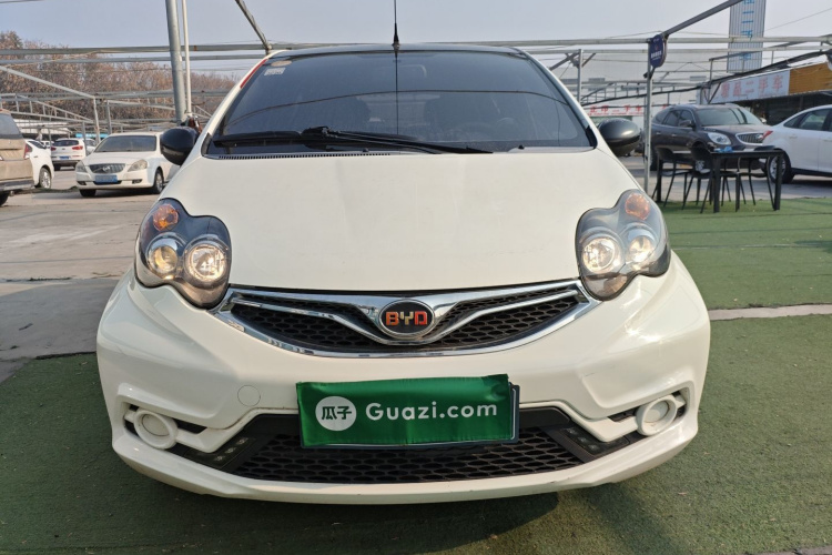 比亚迪F0 2015款 1.0L AMT 铉酷型车身外观2