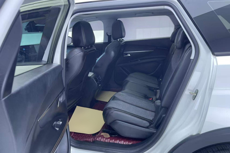 标致5008 2017款 350THP 5座精英版中控内饰21