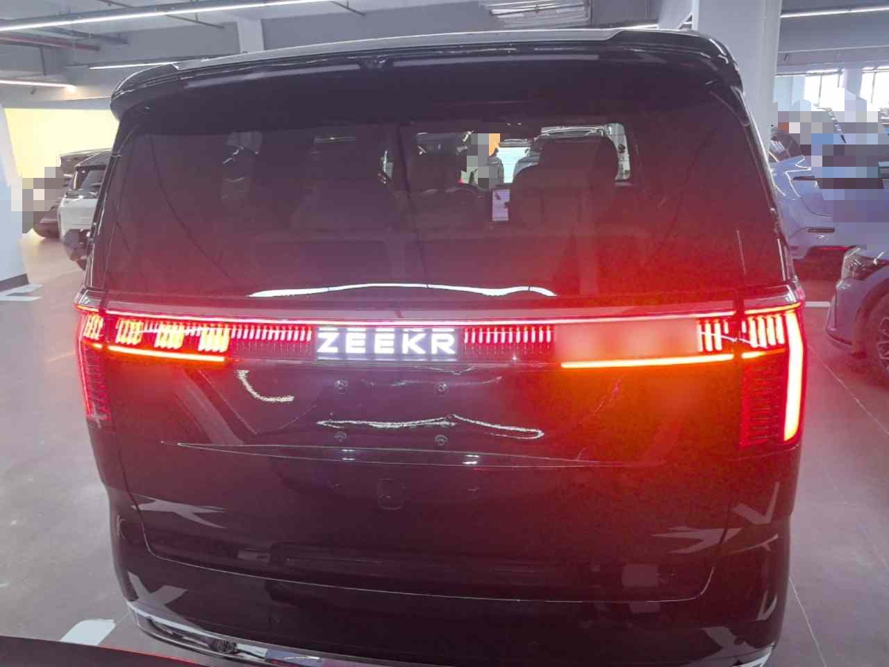 极氪009 2024款 七座过道版四驱 108kWh(3)