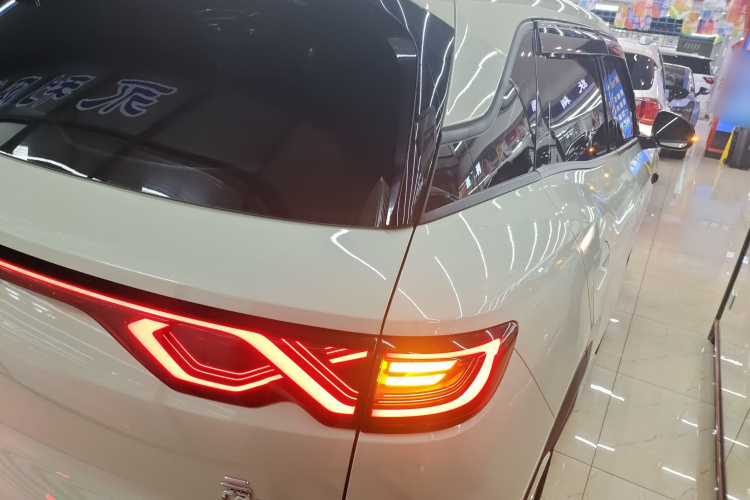 比亚迪 元UP 2025款 智驾版 401KM 活力版车身外观7