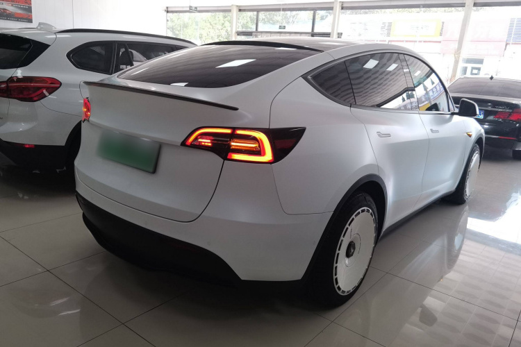 特斯拉 Model Y 2022款 改款 后轮驱动版车身外观7