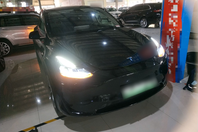 特斯拉 Model Y 2022款 改款 后轮驱动版车身外观3
