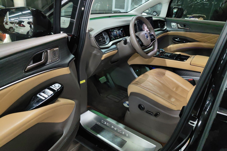 腾势D9 2022款 DM-i 970 四驱旗舰型中控内饰20