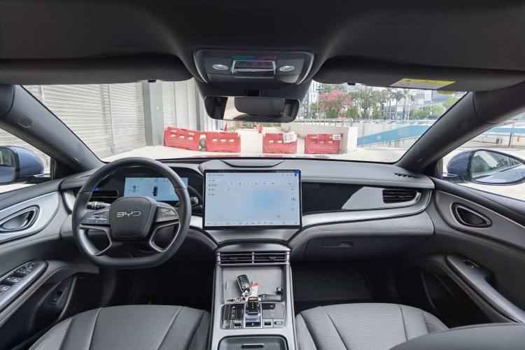 比亚迪 海豹07 DM-i 2025款 智驾版 DM-i 1.5L 125km 尊贵型中控内饰7001