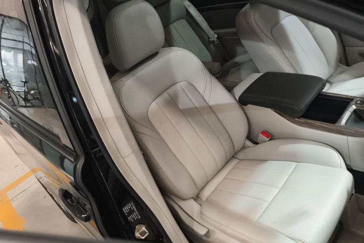 广汽传祺 传祺M8 2018款 320T 尊享版局部细节41