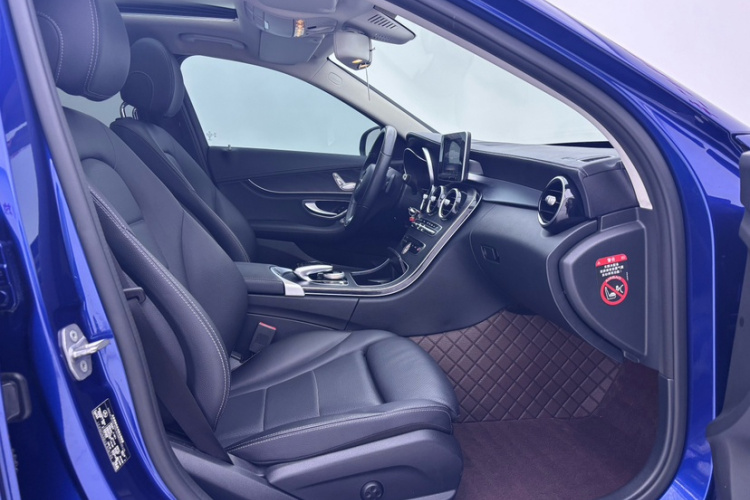 奔驰C级 2018款 C 180 L 时尚型运动版局部细节41