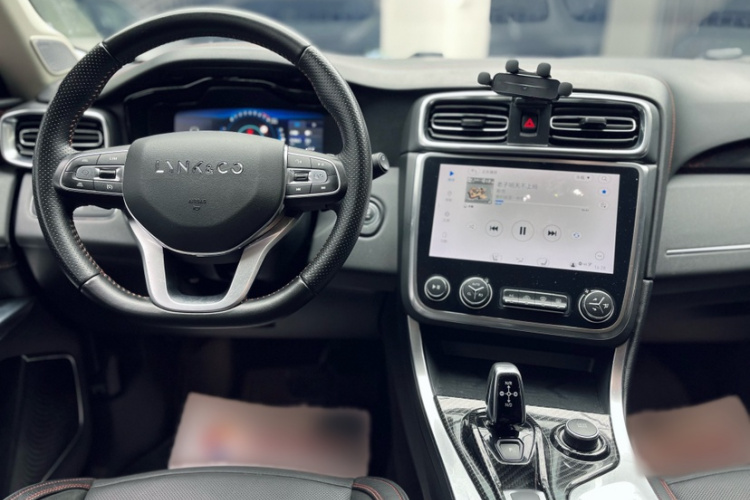 领克01 2017款 2.0T 四驱劲Pro版中控内饰7001