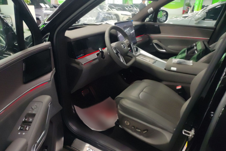 腾势N9 2025款 尊荣型中控内饰7002