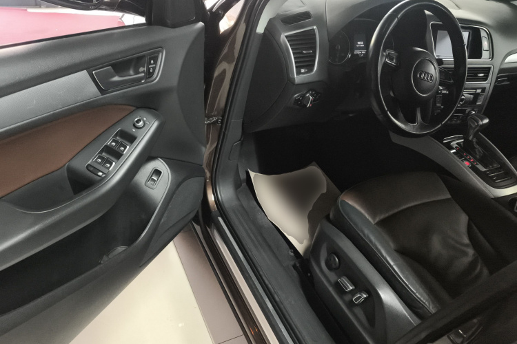 奥迪Q5 2016款 40 TFSI 技术型中控内饰20