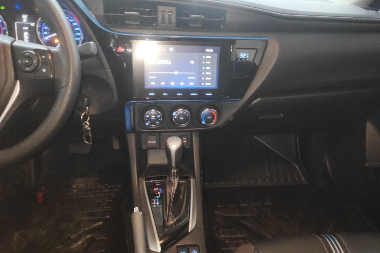 丰田 雷凌 2018款 185T CVT尊贵版 国V局部细节16