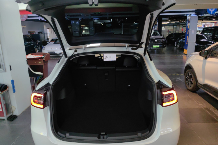 特斯拉 Model Y 2021款 长续航全轮驱动版机舱底盘23