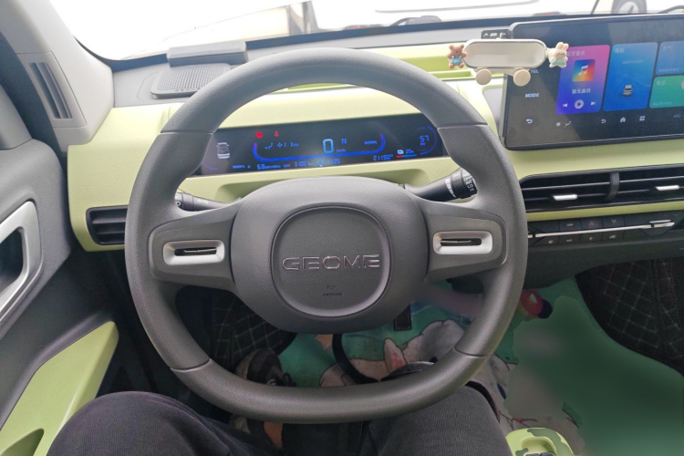 吉利银河 2023款 熊猫mini 200km 灵动熊中控内饰13