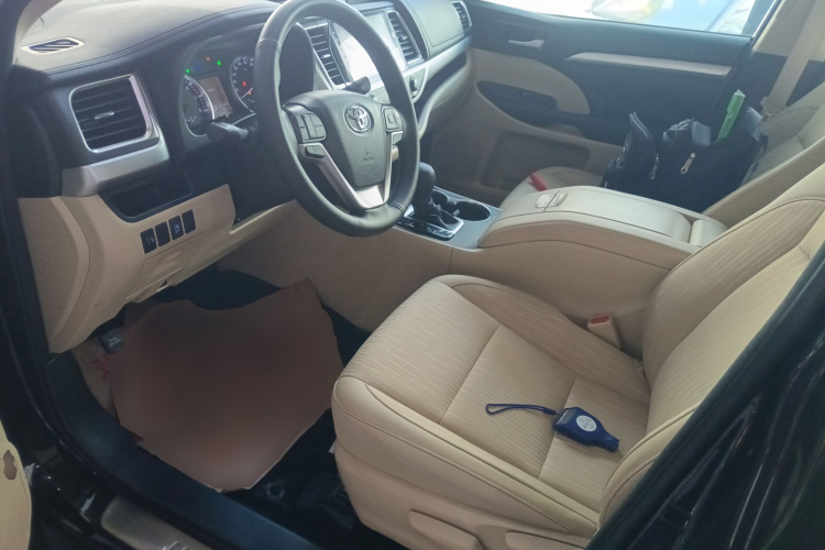 丰田 汉兰达 2018款 2.0T 两驱精英版 5座 国V中控内饰19