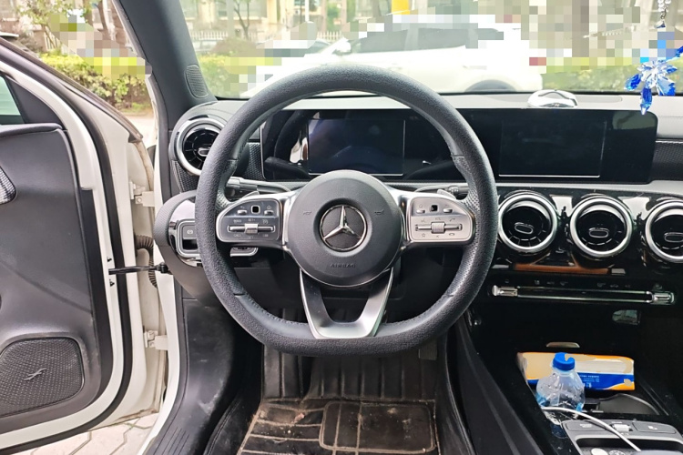 奔驰A级 2019款 A 180 L 运动轿车局部细节13