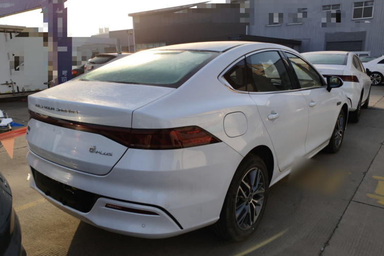 比亚迪 秦PLUS 2024款 荣耀版 DM-i 120KM卓越型车身外观6005