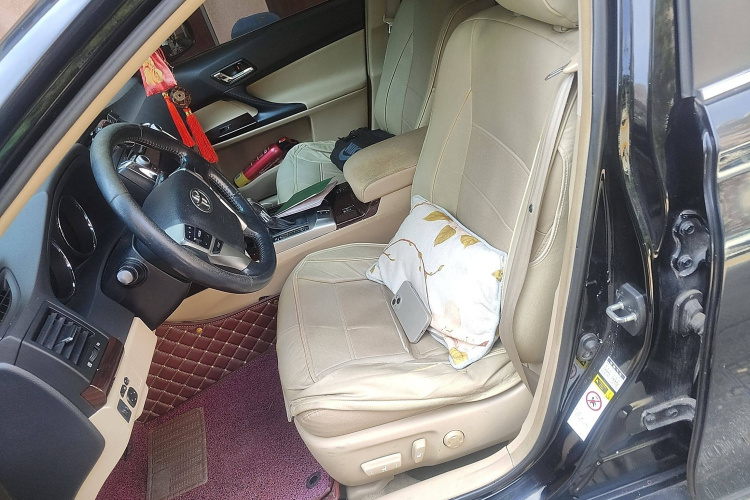 丰田 锐志 2012款 2.5V 风度菁英炫装版局部细节19