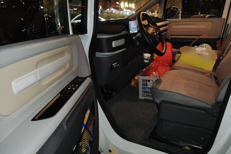 上汽大通MAXUS 大拿V1 2025款 低顶 多功能版 42kWh中控内饰20